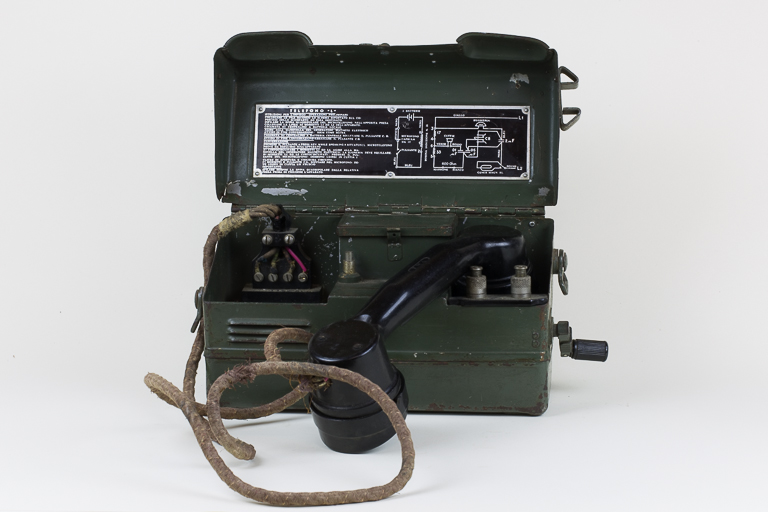 telefono da campo di fabbricazione inglese periodo seconda guerra mondiale